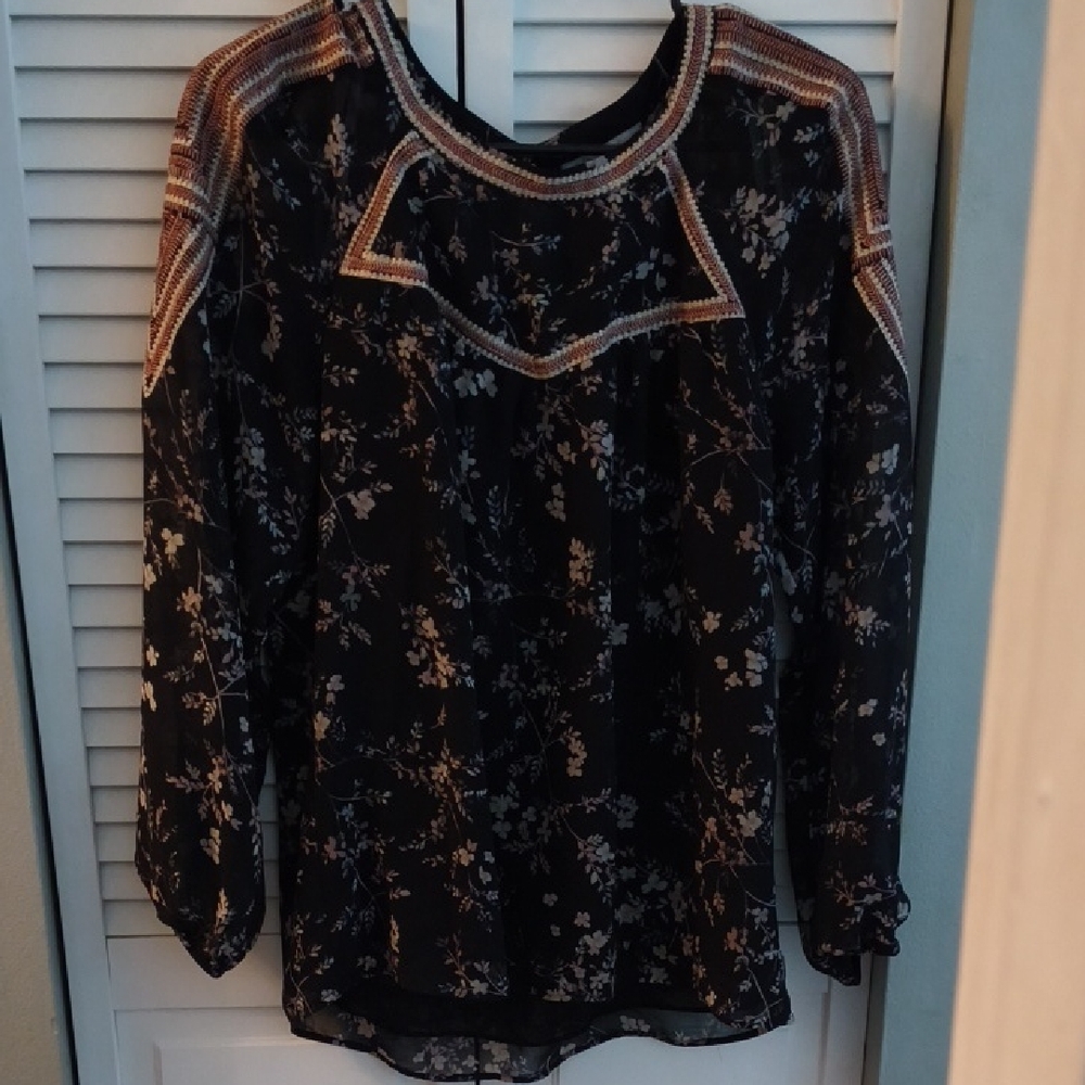 Chic Black Floral Blouse with Sheer Design